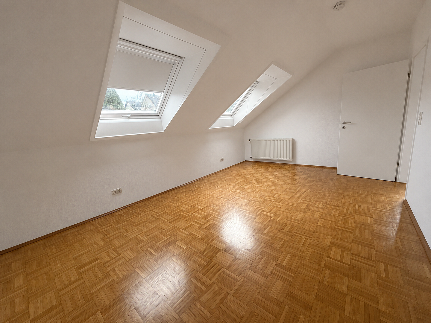 helle, geräumige & frisch renovierte 2 Zimmer Dachgeschosswohnung – Essen(Heidhausen) – Vorschaubild 3