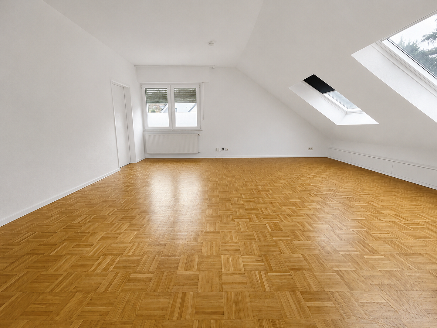 helle, geräumige & frisch renovierte 2 Zimmer Dachgeschosswohnung – Essen(Heidhausen) – Vorschaubild 2