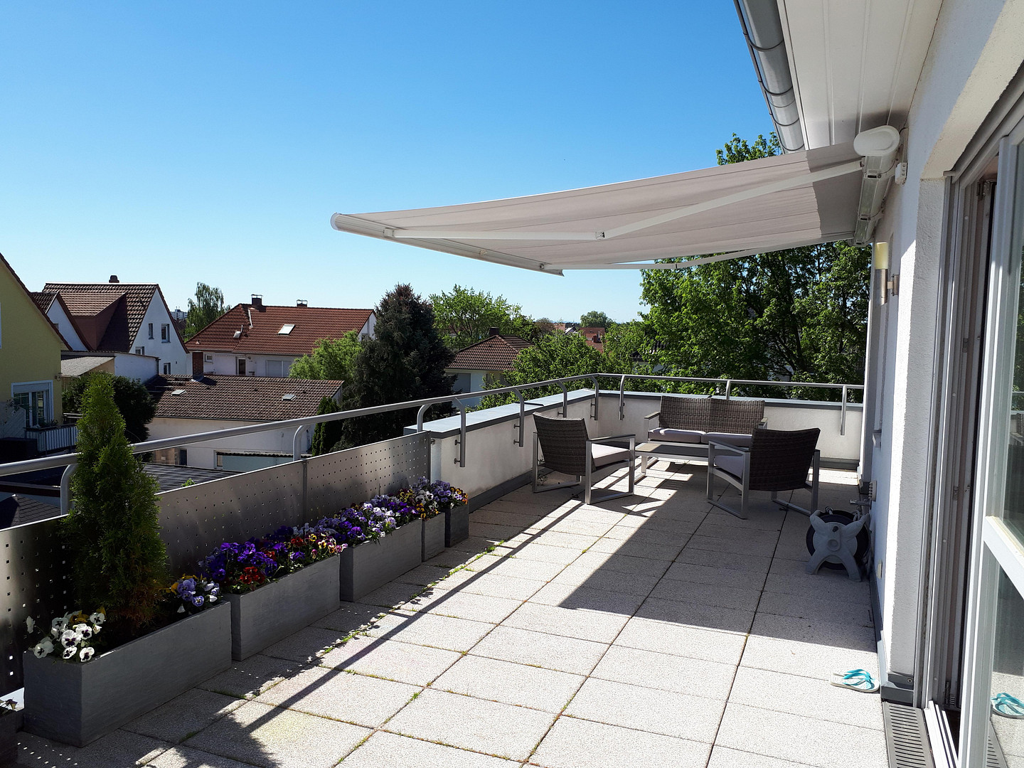 Modernes 4-Zimmer-Penthouse mit großer Dachterrasse und 2 Tiefgaragenstellplätzen – Jourdanallee 7, 64546 Mörfelden-Walldorf(Walldorf) – Vorschaubild 2