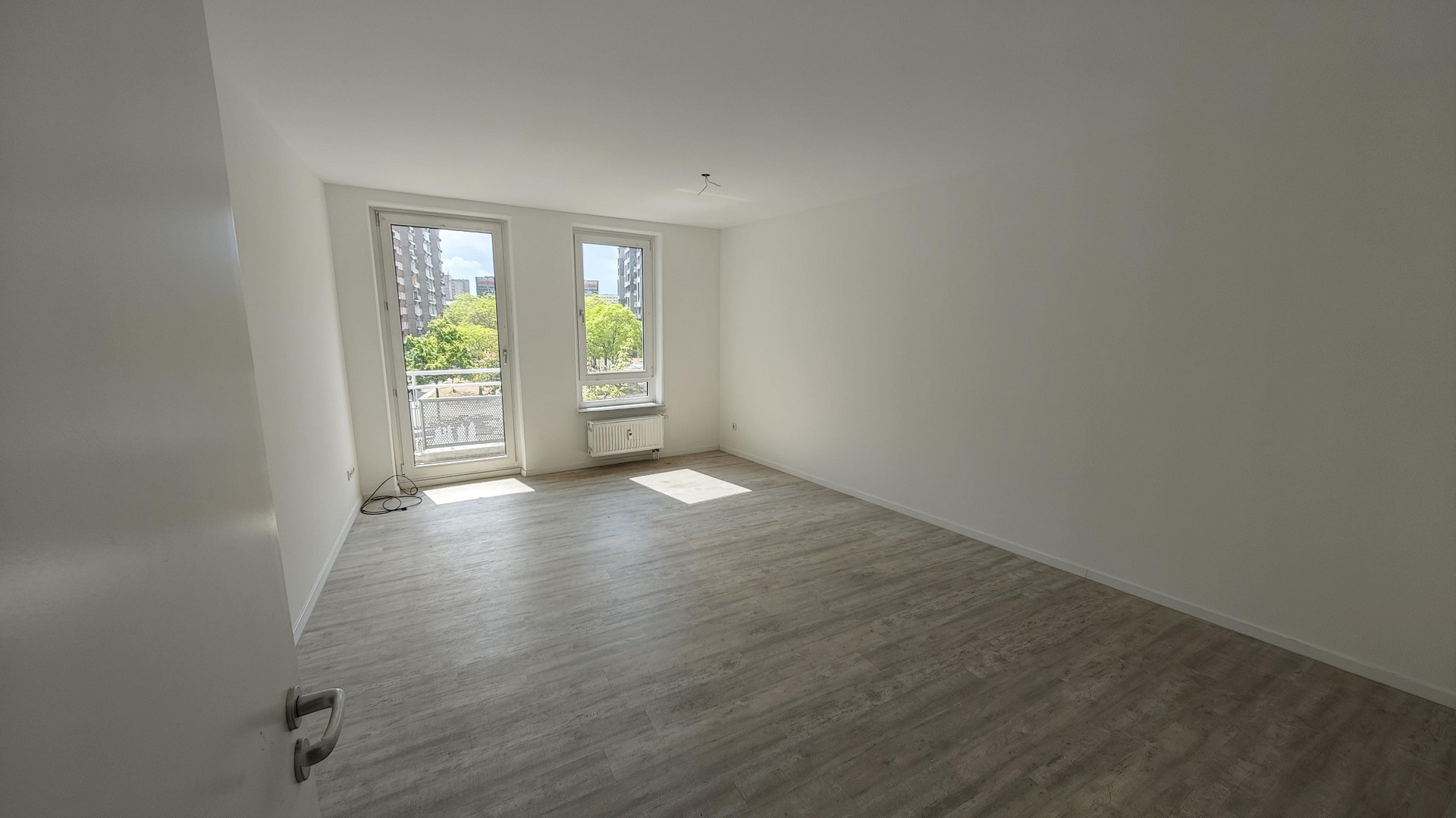 5,8 % IST-Rendite, renovierte 2 Zimmer Wohnung mit Balkon, EBK und Stellplatz – 4209 Leipzig(Grünau) – Vorschaubild 2