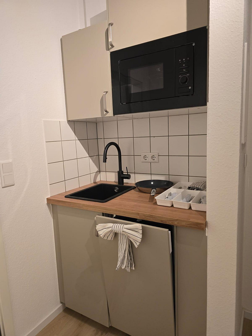 Mit Balkon - Neu saniert - voll möbliert! – Sonnenstraße 7, 90763 Fürth – Vorschaubild 2