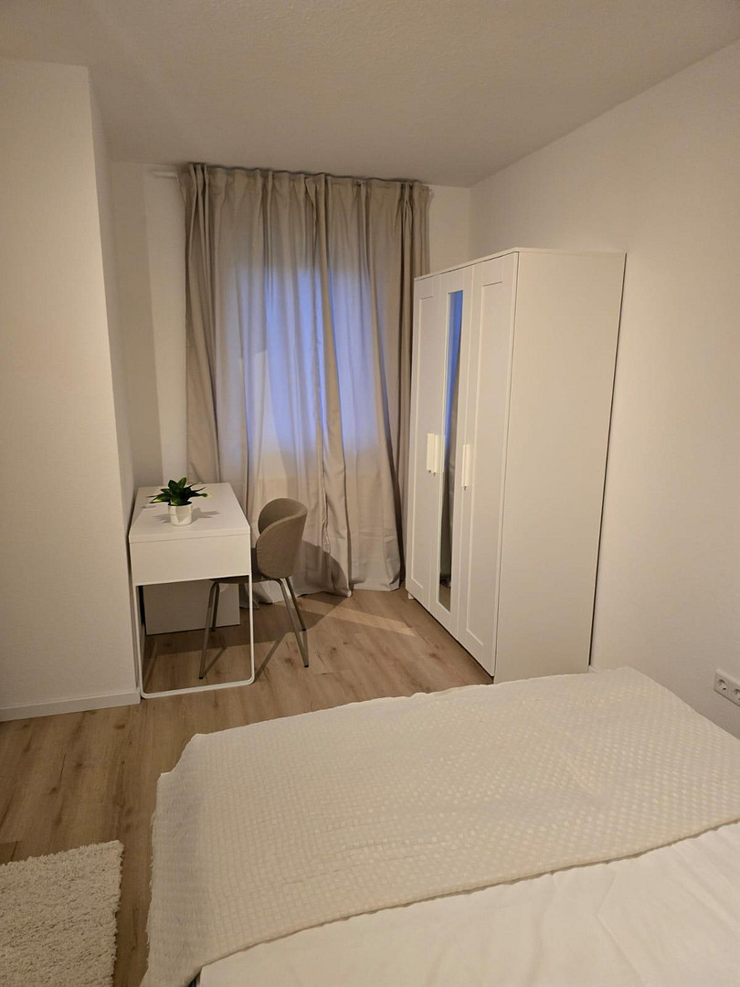 Mit Balkon - Neu saniert - voll möbliert! – Sonnenstraße 7, 90763 Fürth – Vorschaubild 4