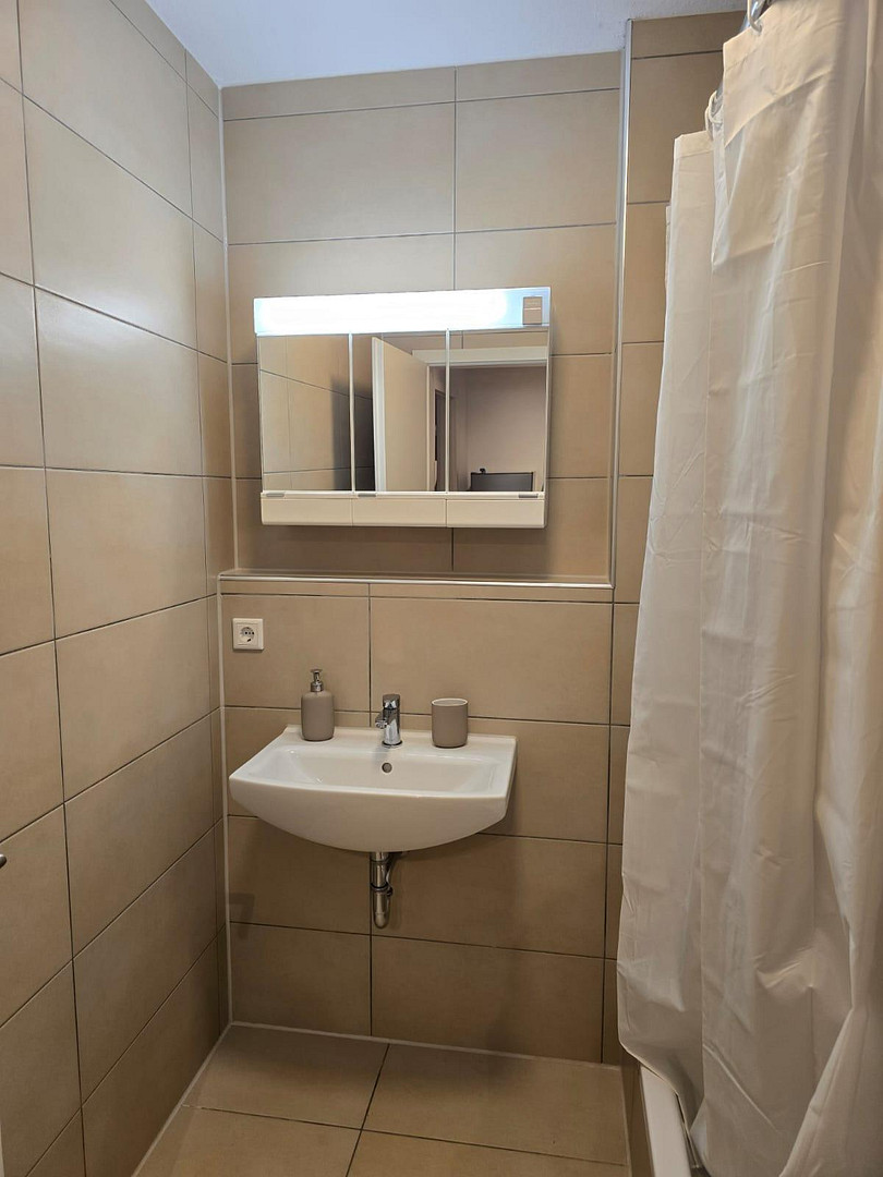 Mit Balkon - Neu saniert - voll möbliert! – Sonnenstraße 7, 90763 Fürth – Vorschaubild 8