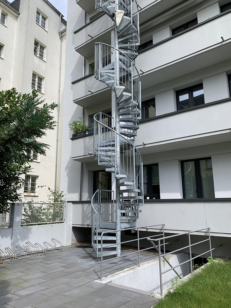 Von Privat: Attraktives MFH in Düsseldorf – umfassend modernisiert (Effizienzhaus 70), 17 Einheiten – Färberstr. 116, 40223 Düsseldorf(Bilk) – Vorschaubild 7