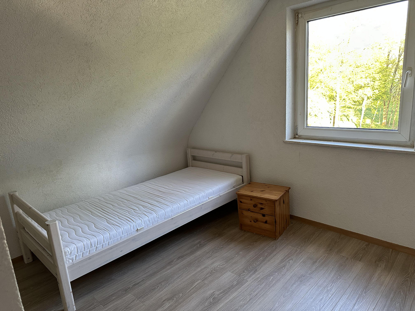 Gewerblich genutzte  4 Zimmer   Wohnung  an Firmen in  71570 Oppenweiler zu vermieten. – Oppenweiler – Vorschaubild 3