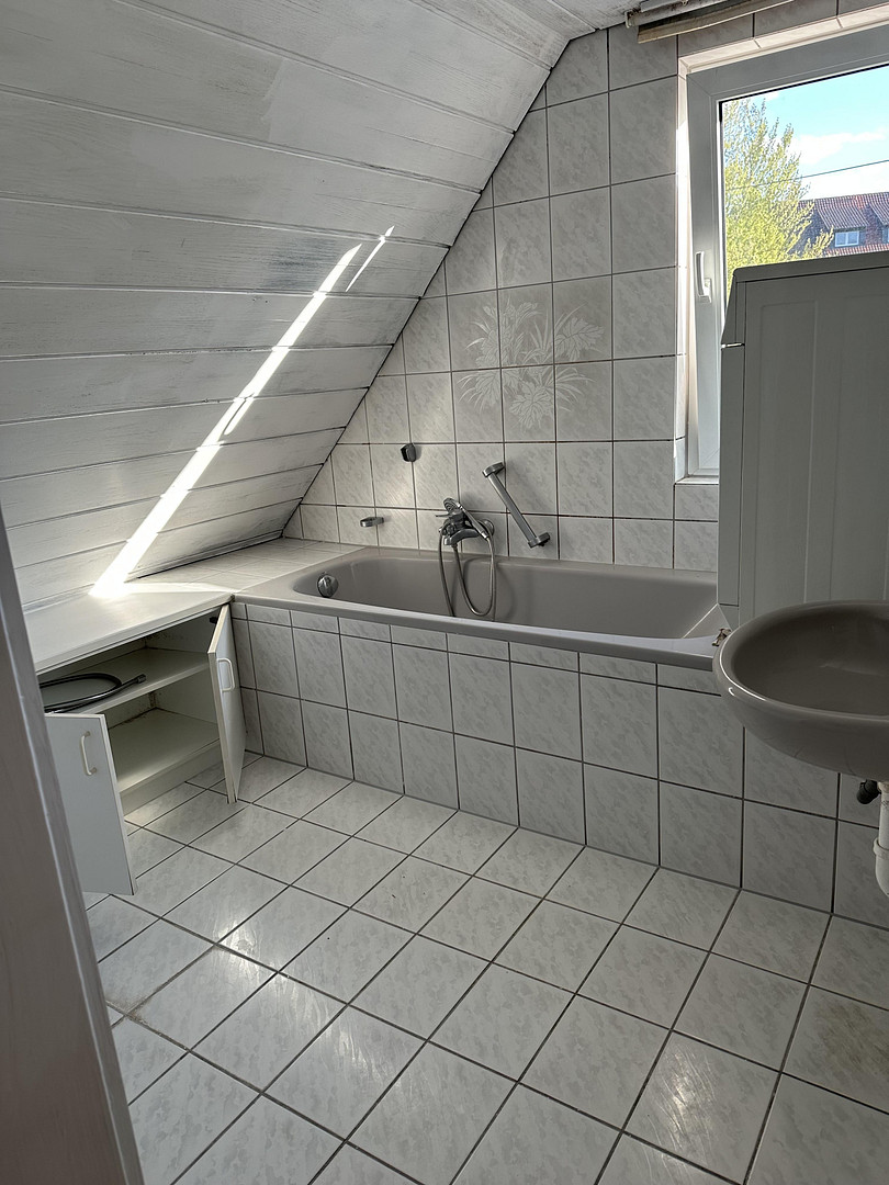 Gewerblich genutzte  4 Zimmer   Wohnung  an Firmen in  71570 Oppenweiler zu vermieten. – Oppenweiler – Vorschaubild 8