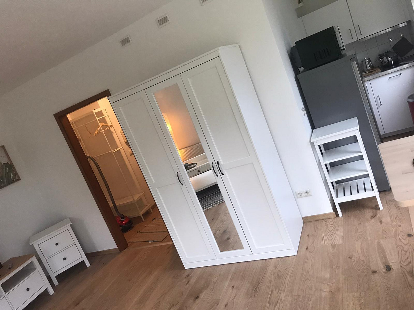 Ruhig, hell, möbliert - Apartment mit Balkon und Top-Anbindung zwischen Adlershof und Flughafen BER – Berlin(Altglienicke) – Vorschaubild 7