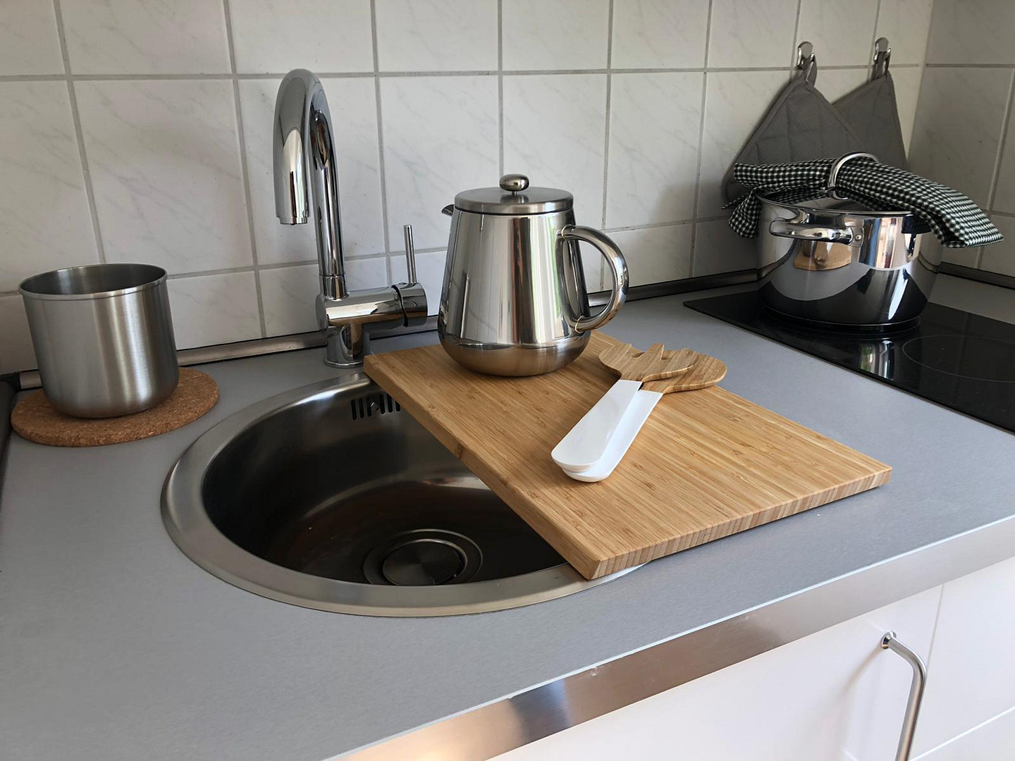 Ruhig, hell, möbliert - Apartment mit Balkon und Top-Anbindung zwischen Adlershof und Flughafen BER – Berlin(Altglienicke) – Vorschaubild 11