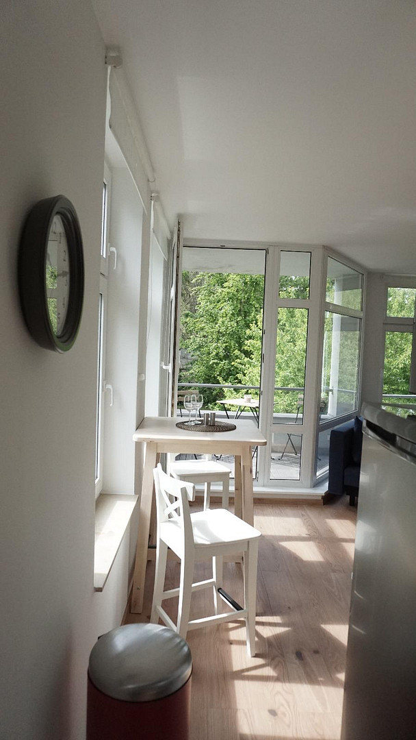 Ruhig, hell, möbliert - Apartment mit Balkon und Top-Anbindung zwischen Adlershof und Flughafen BER – Berlin(Altglienicke) – Vorschaubild 8