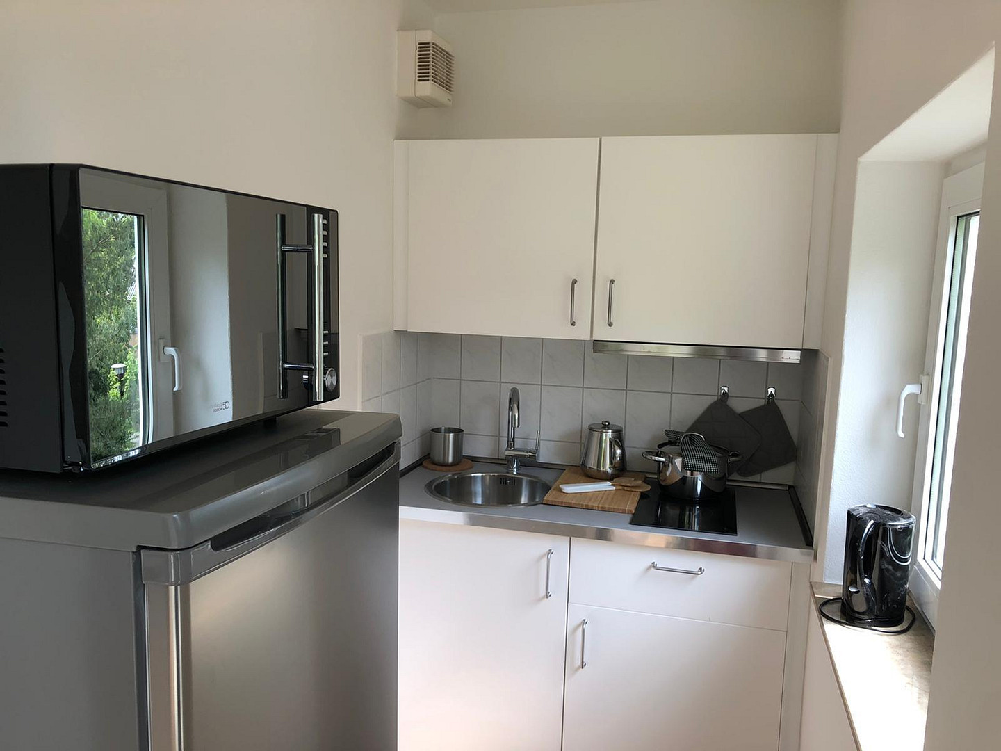 Ruhig, hell, möbliert - Apartment mit Balkon und Top-Anbindung zwischen Adlershof und Flughafen BER – Berlin(Altglienicke) – Vorschaubild 10
