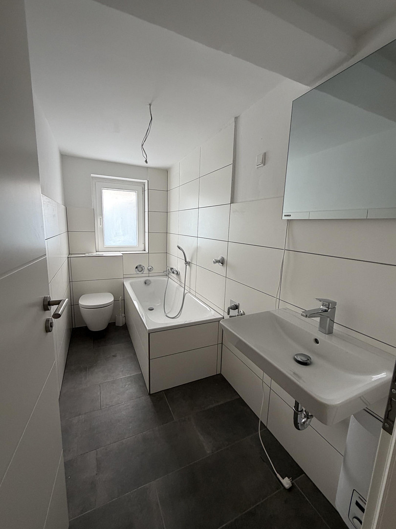 Komplett sanierte Dachgeschosswohnung in optimaler Lage von Gelsenkirchen – Waldemarstr. 4, 45881 Gelsenkirchen – Vorschaubild 3