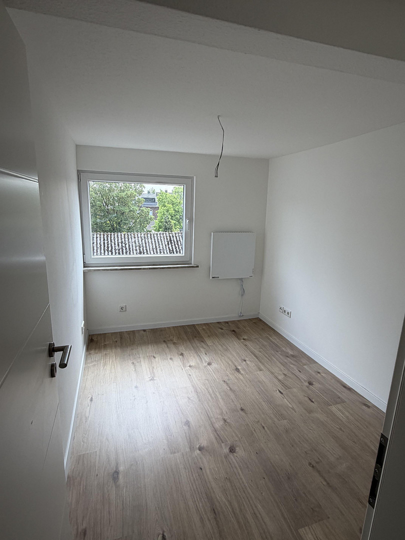 Komplett sanierte Dachgeschosswohnung in optimaler Lage von Gelsenkirchen – Waldemarstr. 4, 45881 Gelsenkirchen – Vorschaubild 2