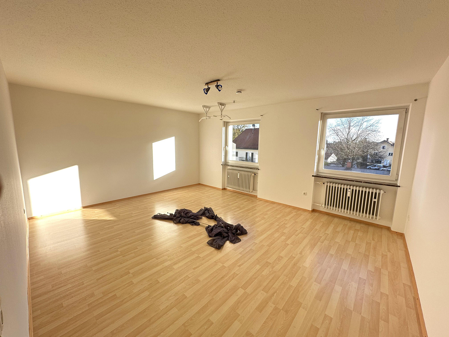 Großzügige 4 Zi-Whg. im Zentrum Poings mit EBK u. Gäste-WC – Poing – Vorschaubild 3