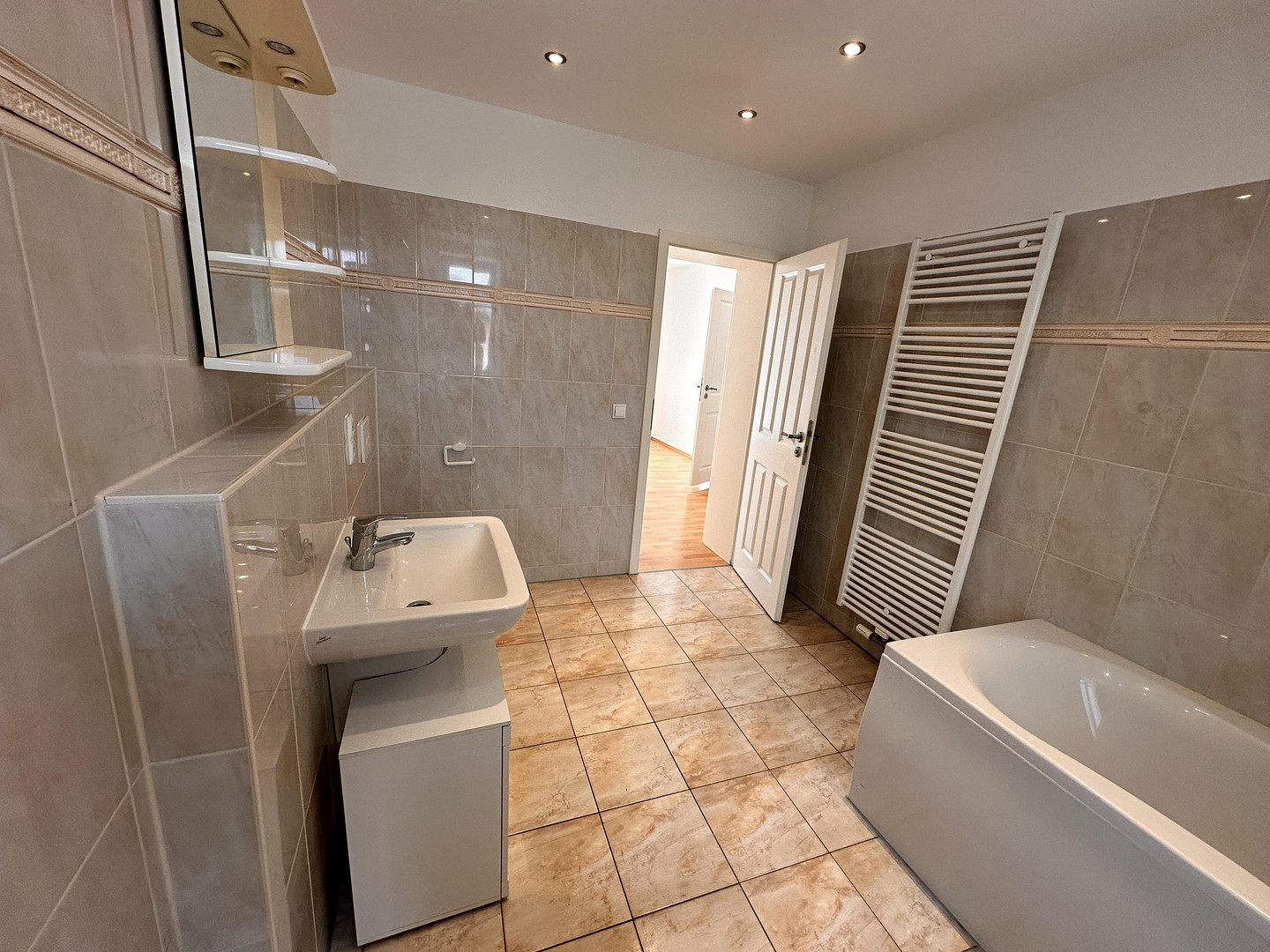 Großzügige 3-Zimmer-Wohnung mit mega Terrasse in Sinsheim-Hilsbach – Am Zehnt 9, 74889 Sinsheim-Hilsbach(Hilsbach) – Vorschaubild 8