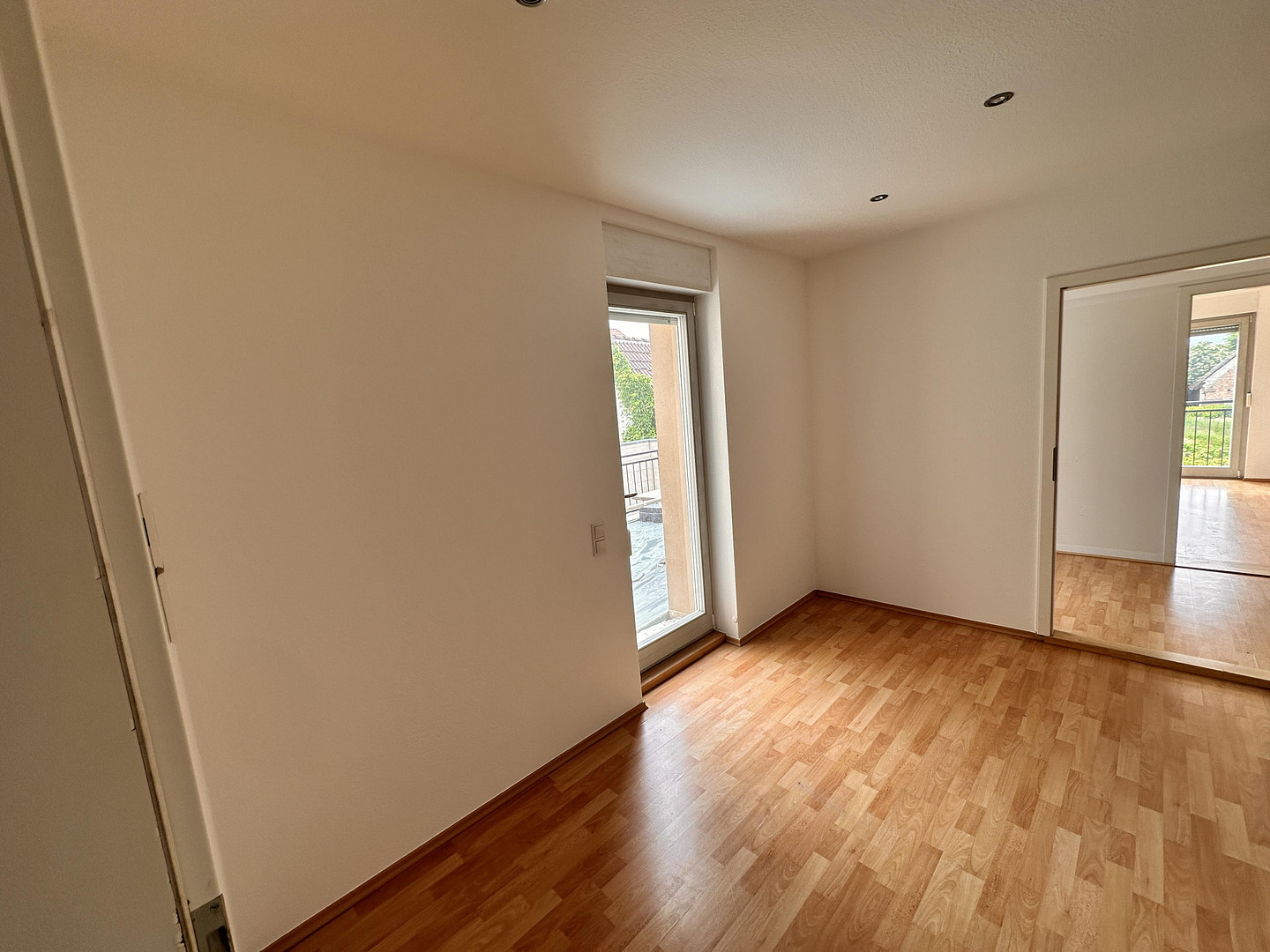 Großzügige 3-Zimmer-Wohnung mit mega Terrasse in Sinsheim-Hilsbach – Am Zehnt 9, 74889 Sinsheim-Hilsbach(Hilsbach) – Vorschaubild 2