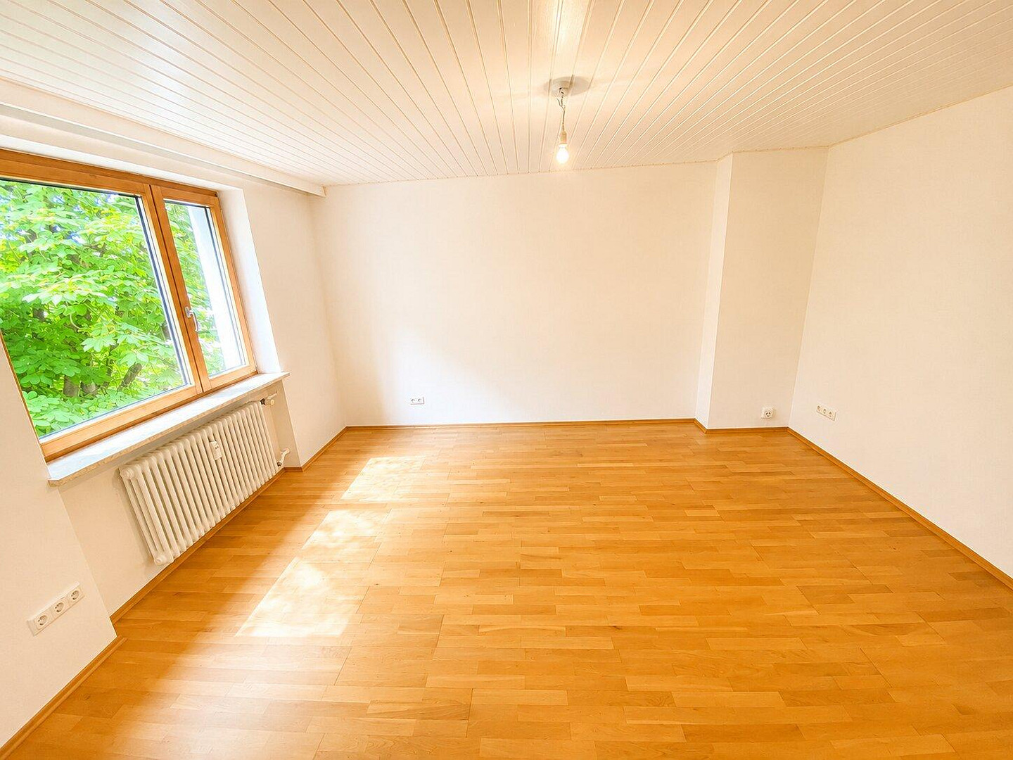 Frisch renovierte 2-Zimmer-Wohnung im begehrten Thelottviertel – nur 2 Minuten zum Hauptbahnhof – Rosenaustraße 31, 86150 Augsburg(Pfersee) – Vorschaubild 2