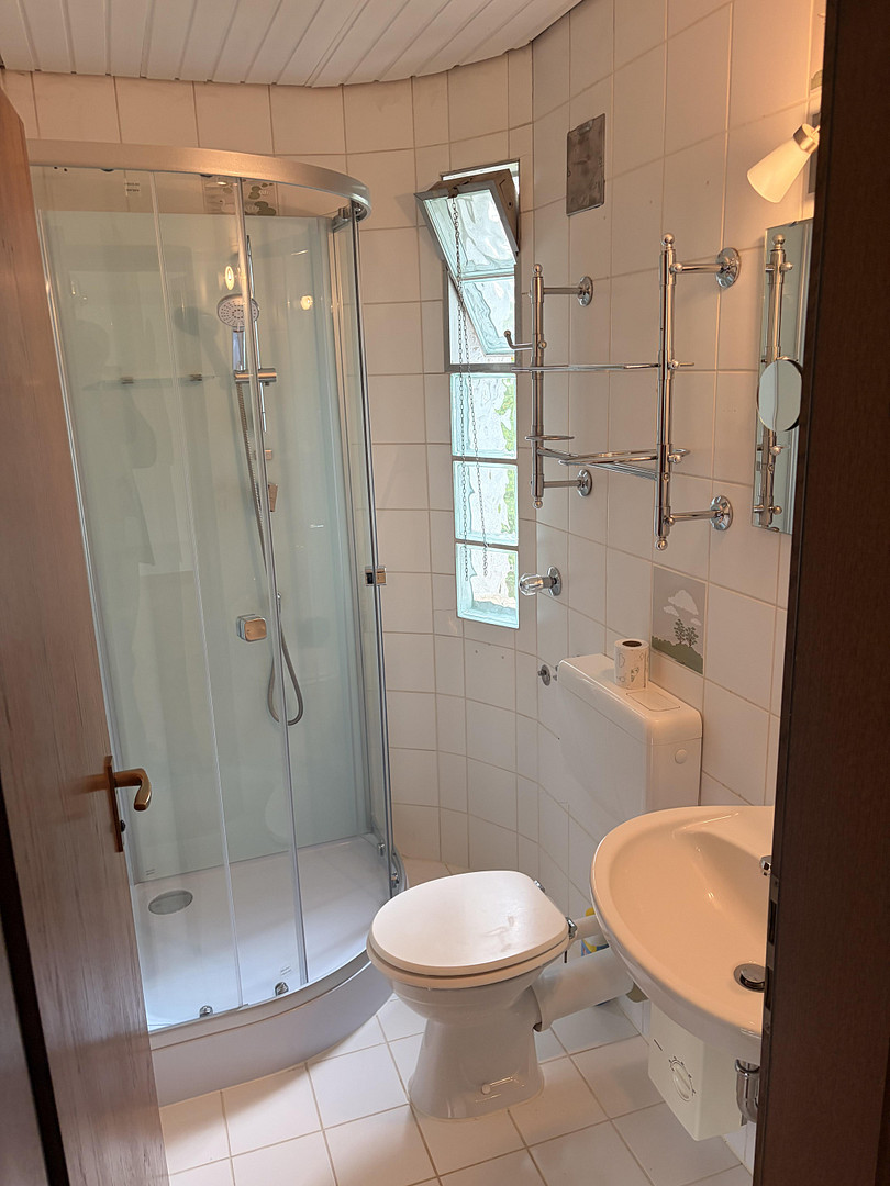 1-Zimmer-Dachstudio Wiesbaden-Parkstraße – Wiesbaden – Vorschaubild 3