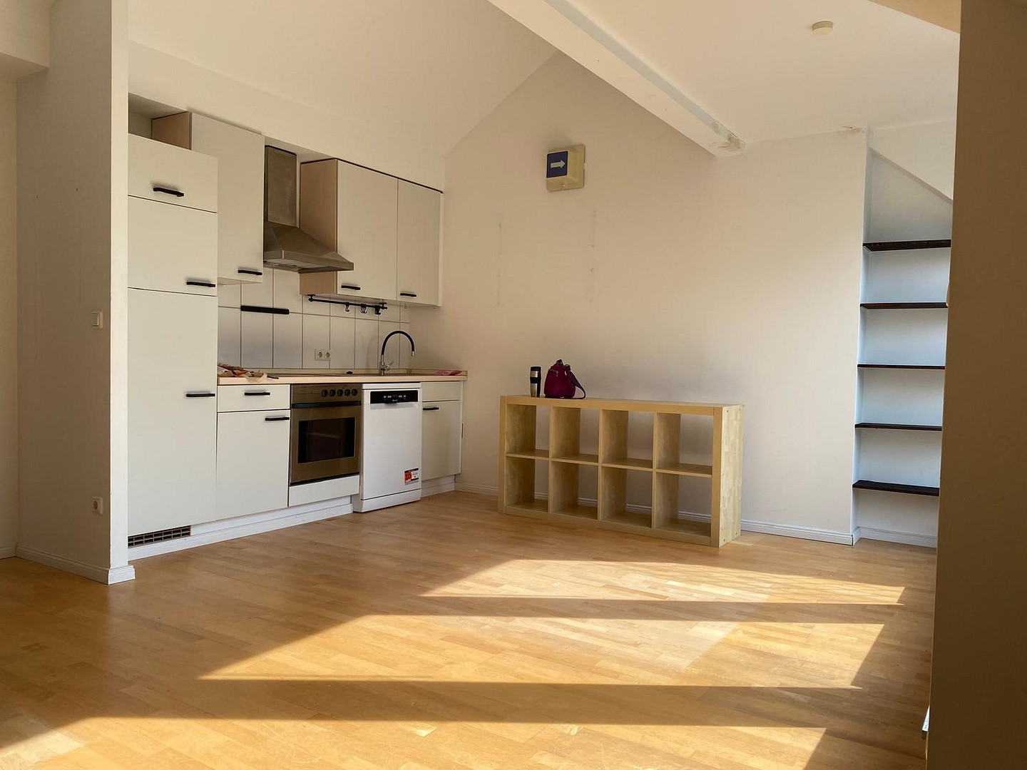 Lichtdurchflutete Dachgeschoßwohnung in Barmbek-Nord mit eigenem Stellplatz – Starstraße 33, 22305 Hamburg(Barmbek-Nord) – Vorschaubild 3