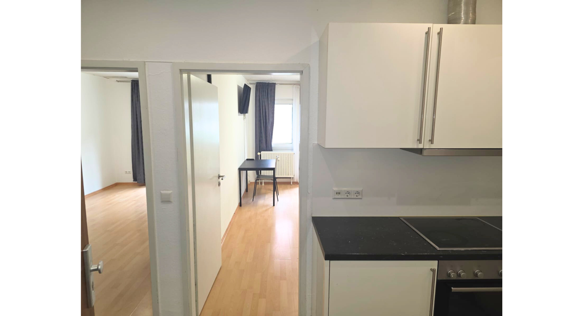 Weststadt: 2-Zi + TG | Technisch modernisiert | Balkon | EBK | FREI | WG geeignet – Lessingstr. 64, 76135 Karlsruhe(Weststadt) – Vorschaubild 2