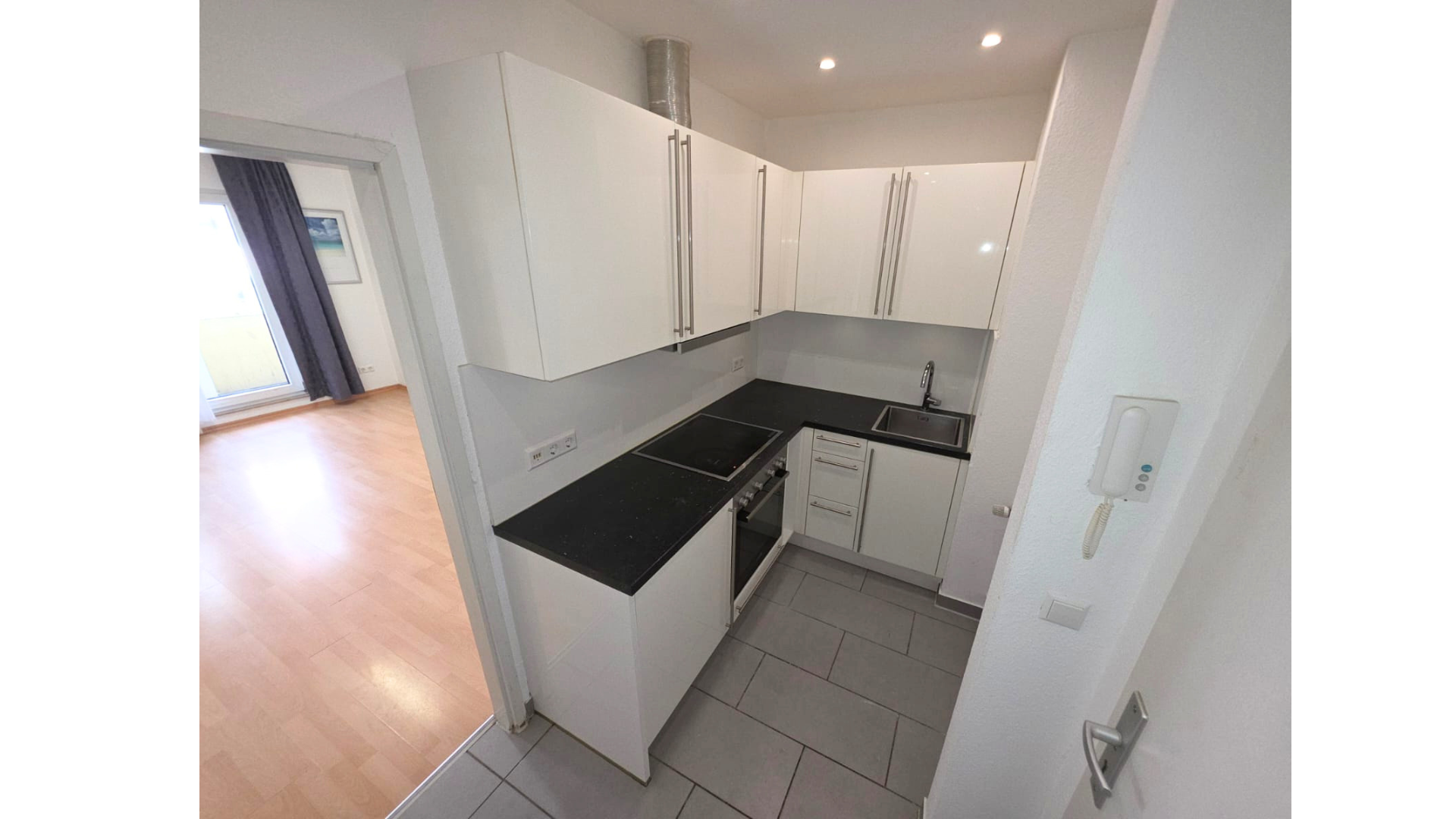 Weststadt: 2-Zi + TG | Technisch modernisiert | Balkon | EBK | FREI | WG geeignet – Lessingstr. 64, 76135 Karlsruhe(Weststadt) – Vorschaubild 3