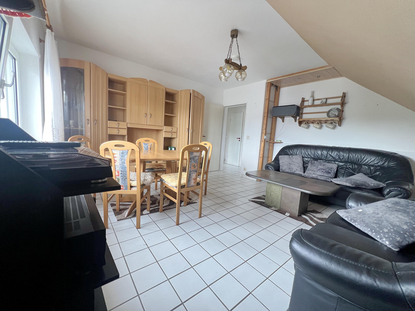 Helle & Top geschnittene DG Wohnung mit EBK & Stellplatz in Sankt Augustin Buisdorf – Prinz-Eugenstr. 1, 53757 Sankt Augustin(Buisdorf) – Vorschaubild 2