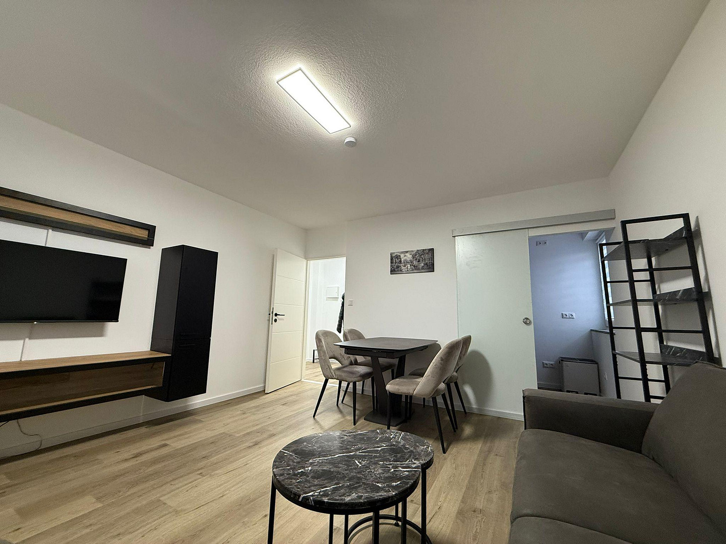 Vollmöbllierte 2 Zimmerwohnung in zentraler Lage – Gerhart - Hauptmann - Straße 11, 91058 Erlangen – Vorschaubild 4