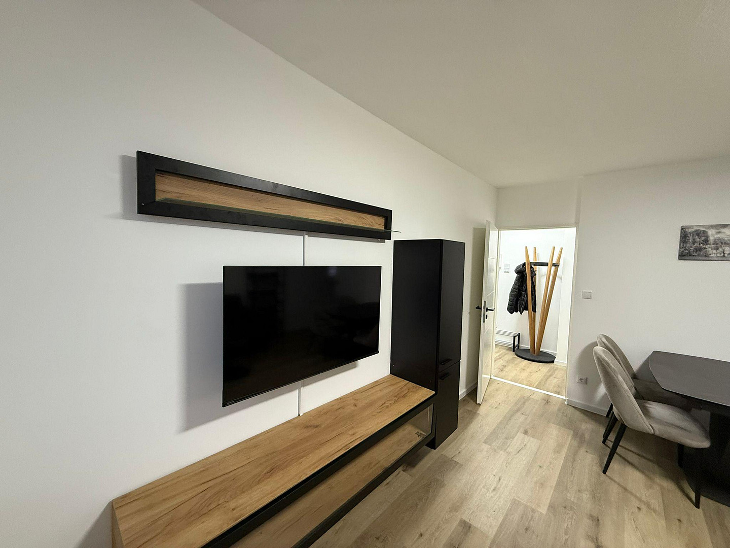 Vollmöbllierte 2 Zimmerwohnung in zentraler Lage – Gerhart - Hauptmann - Straße 11, 91058 Erlangen – Vorschaubild 3