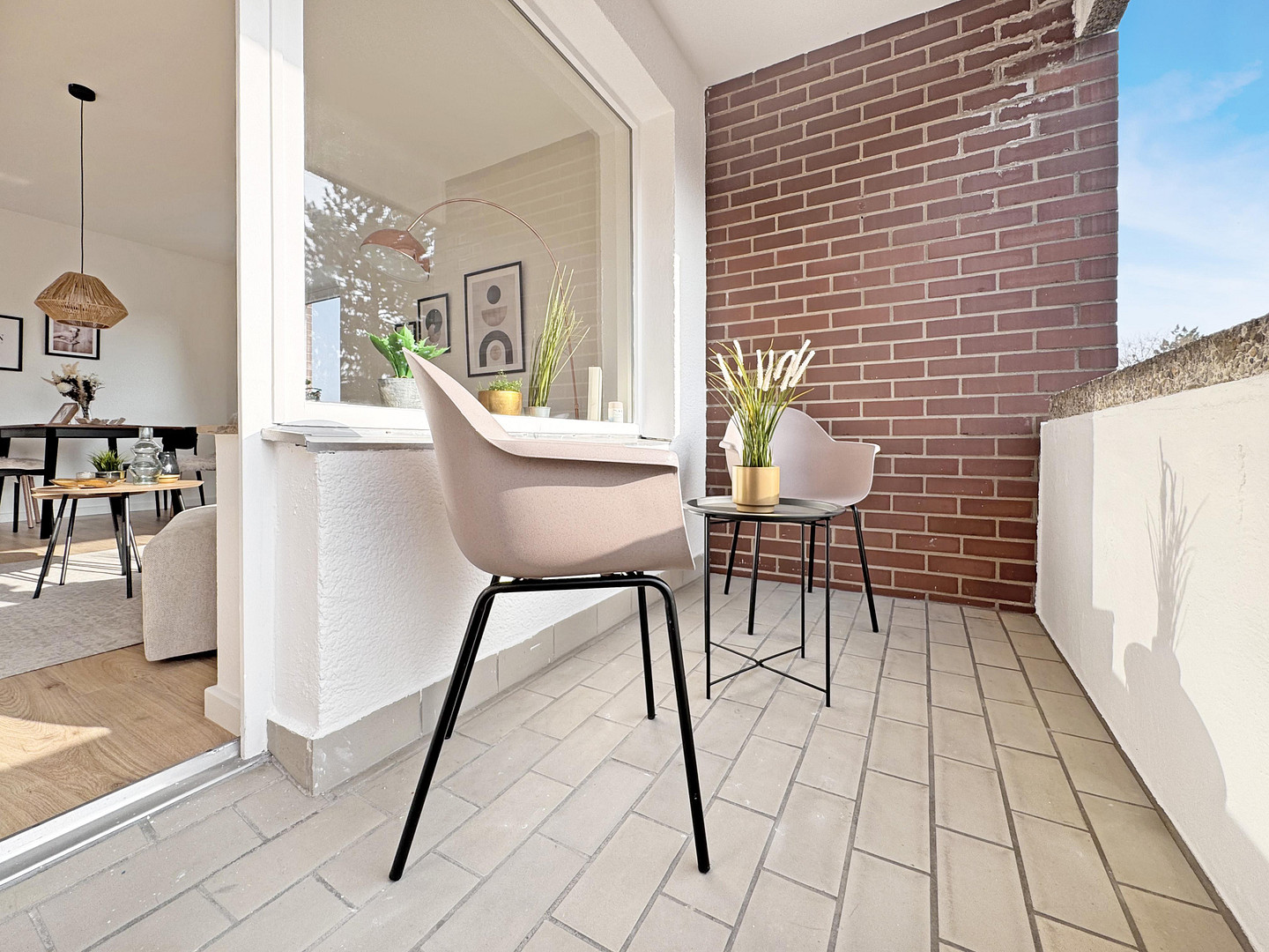 Einzugsbereit und Provisionsfrei * Sonnendurchflutete 2-Zi.-Whg. Stellplatz / sonnig. Balkon – Frank-Wedekind-Straße, 65201 Wiesbaden – Vorschaubild 2