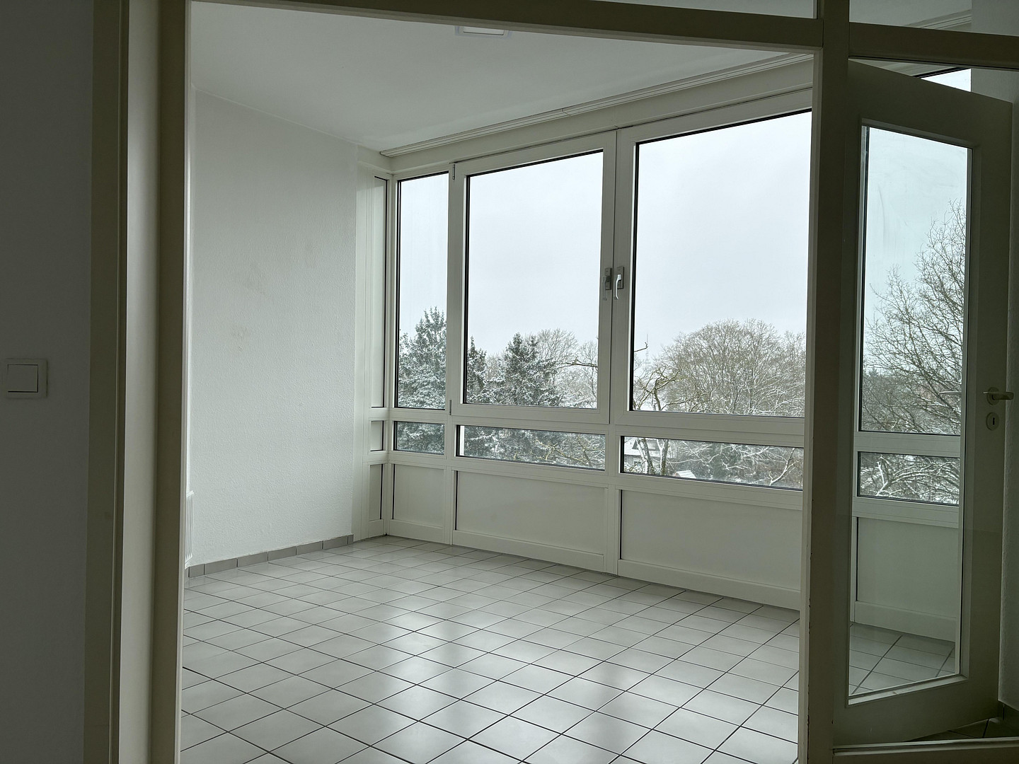 3-Zimmer Endetagen-Wohnung mit Südloggia und Tiefgaragen-Stellplatz – Rudolf-Schülke-Straße, 22850 Norderstedt – Vorschaubild 2