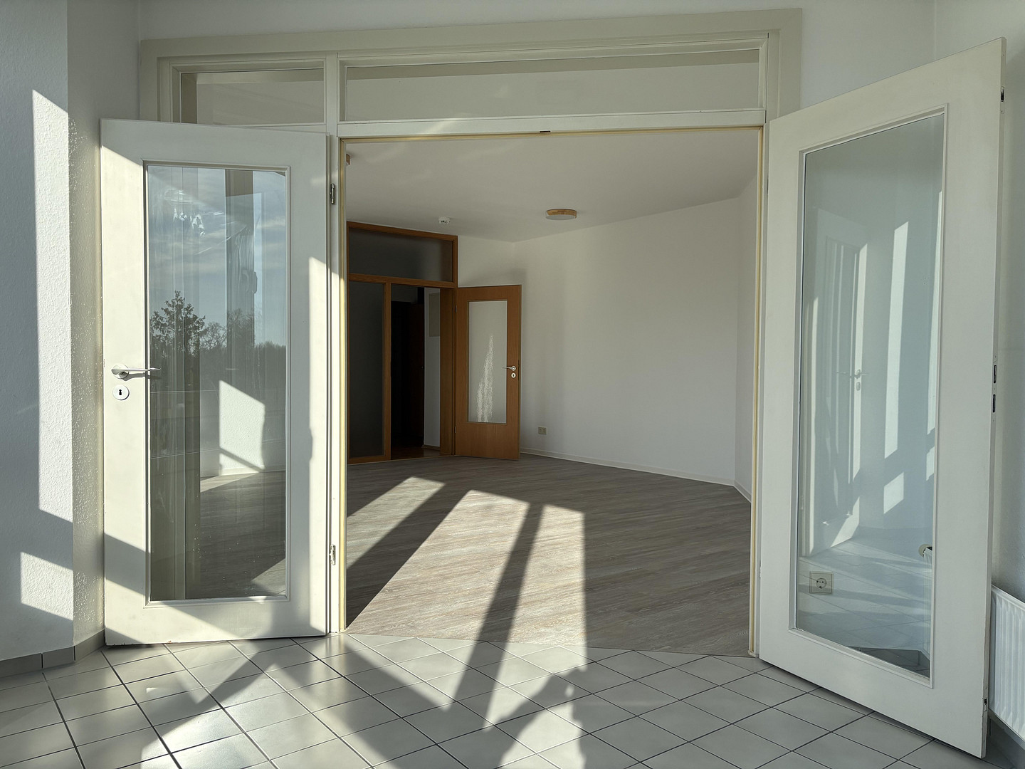 3-Zimmer Endetagen-Wohnung mit Südloggia und Tiefgaragen-Stellplatz – Rudolf-Schülke-Straße, 22850 Norderstedt – Vorschaubild 3