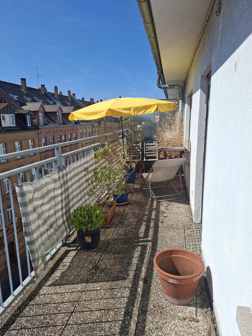 Schöne 3-Zimmer-Wohnung mit Dachterrasse und Balkon in der Karlsruher Oststadt
