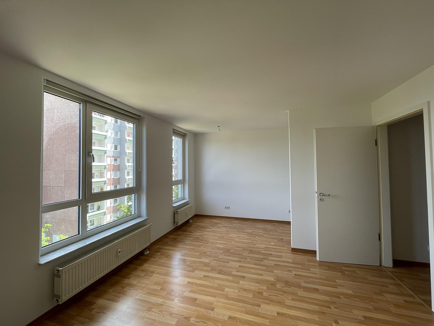 Schöne, helle 1,5-Zimmer Whg. 33,7 m² incl. Tiefgaragenplatz, Leipzig-Grünau – Leipzig Grünau(Grünau) – Vorschaubild 2