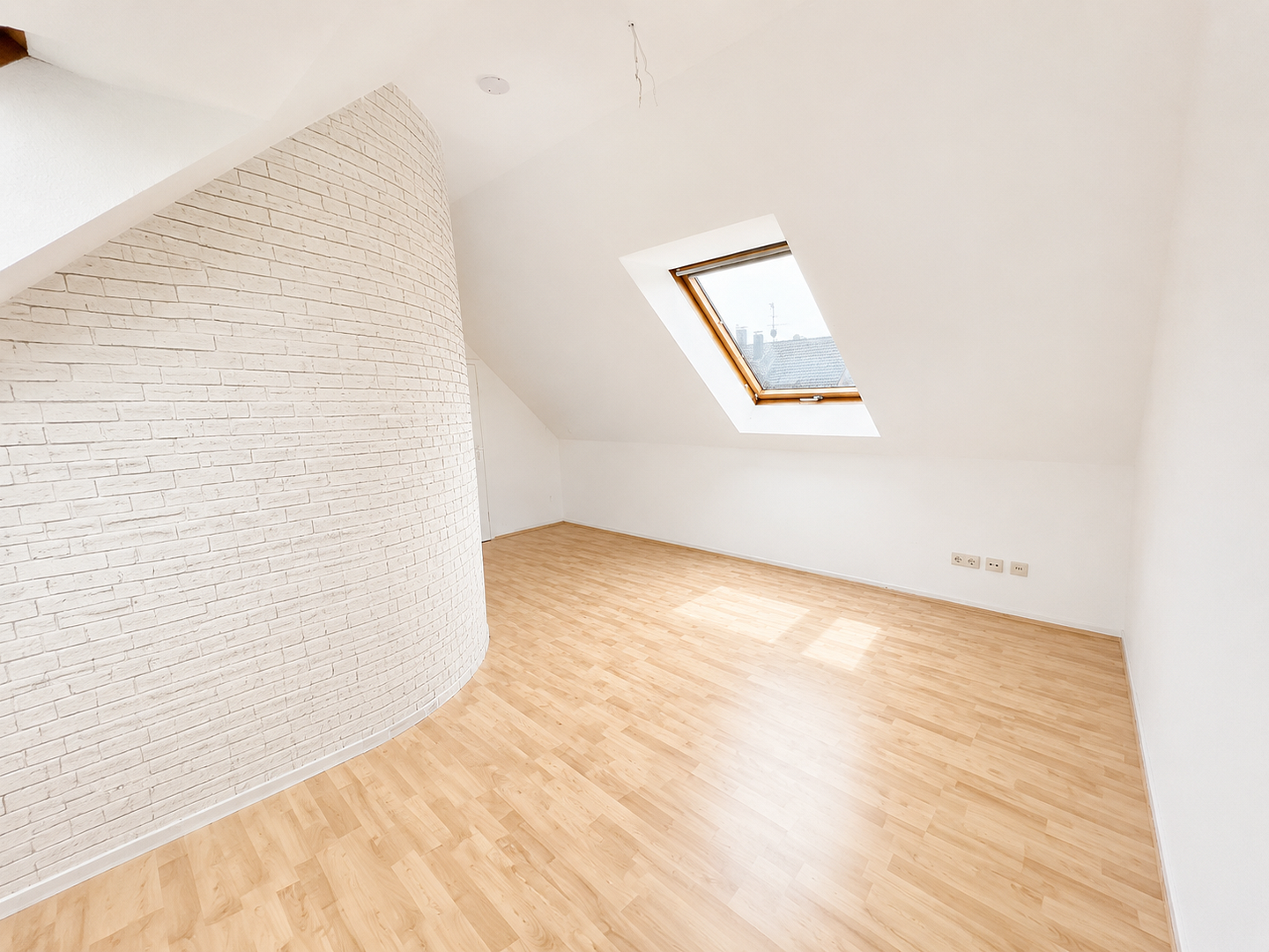 Exklusives Wohnen auf zwei Ebenen – moderne 5-Zimmer-Maisonette mit Balkon & eigener PV-Anlage – Klosterstrasse 26, 46535 Dinslaken – Vorschaubild 6