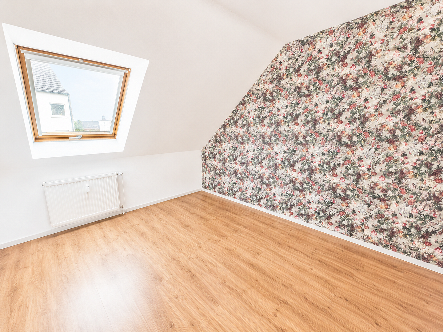 Exklusives Wohnen auf zwei Ebenen – moderne 5-Zimmer-Maisonette mit Balkon & eigener PV-Anlage – Klosterstrasse 26, 46535 Dinslaken – Vorschaubild 2