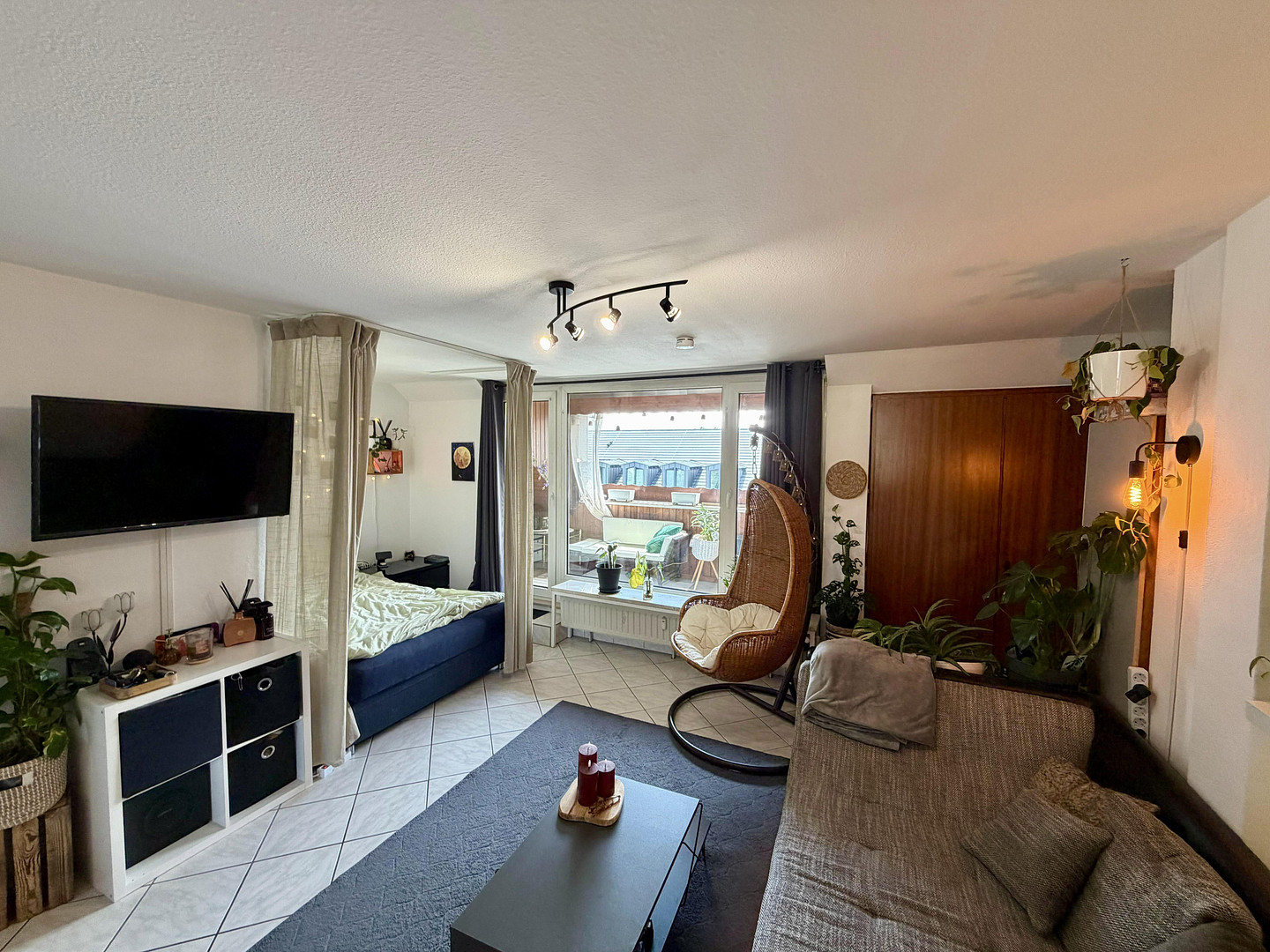 Tolle 1,5 Zimmer Wohnung mit sonniger Loggia,guter Raumaufteilung und eigenem Stellplatz