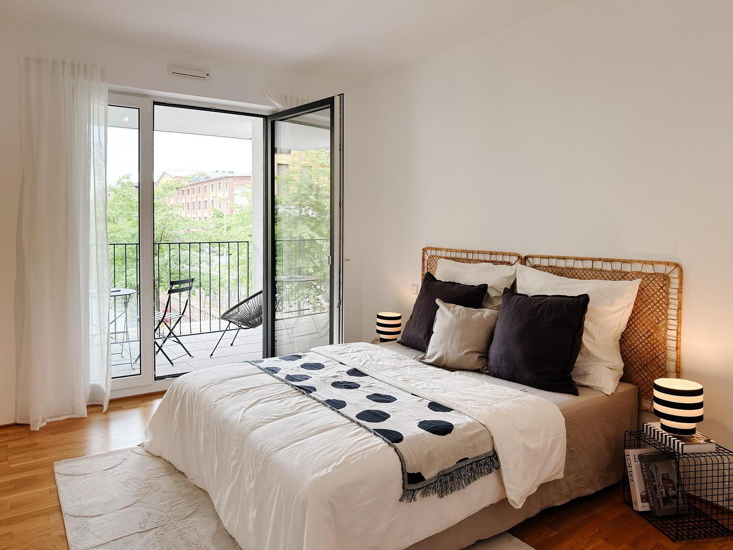 Wohnen am Wasser: Stilvolle 2-Zimmer-Wohnung mit Balkon, Wasserblick und Tiefgarage – Am Zollhafen 9-11, 55118 Mainz – Vorschaubild 9