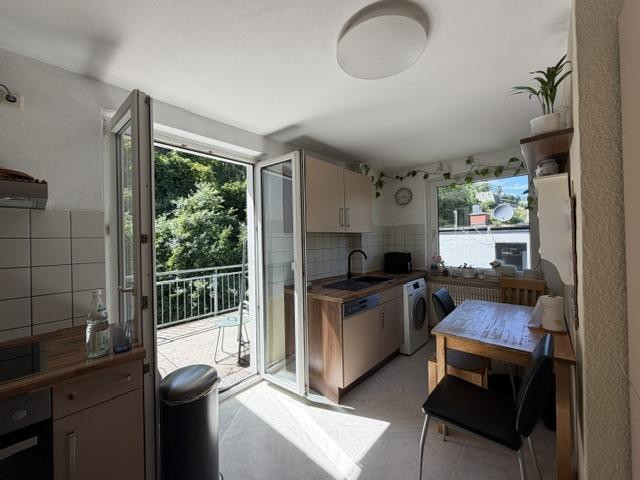 Würzburg- 4-Zi, sehr hell, gr. Balkon, Garage, Stellplatz ab 1.8. – Würzburg(Nikolausberg) – Vorschaubild 2