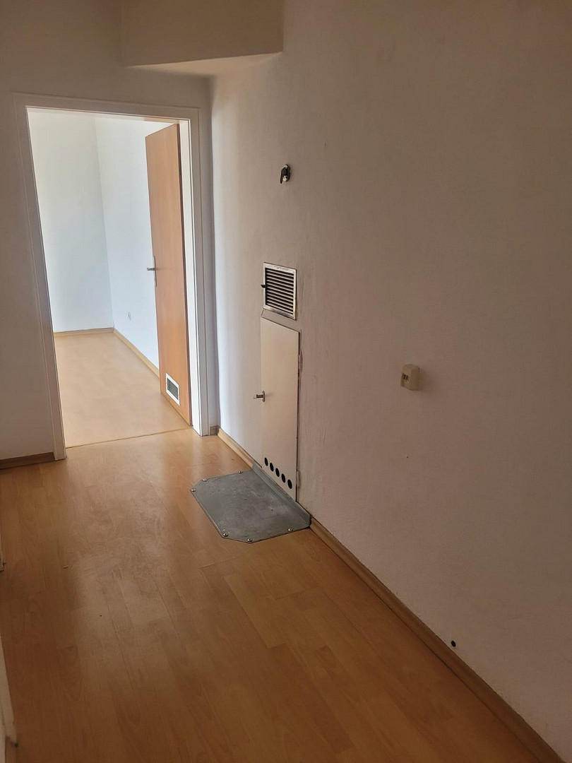 Gepflegte 3-Zimmer-Wohnung in Straubing (Nähe Krankenhaus) – 75m² ohne Schrägen – Michaelsweg 11, 94315 Straubing – Vorschaubild 2