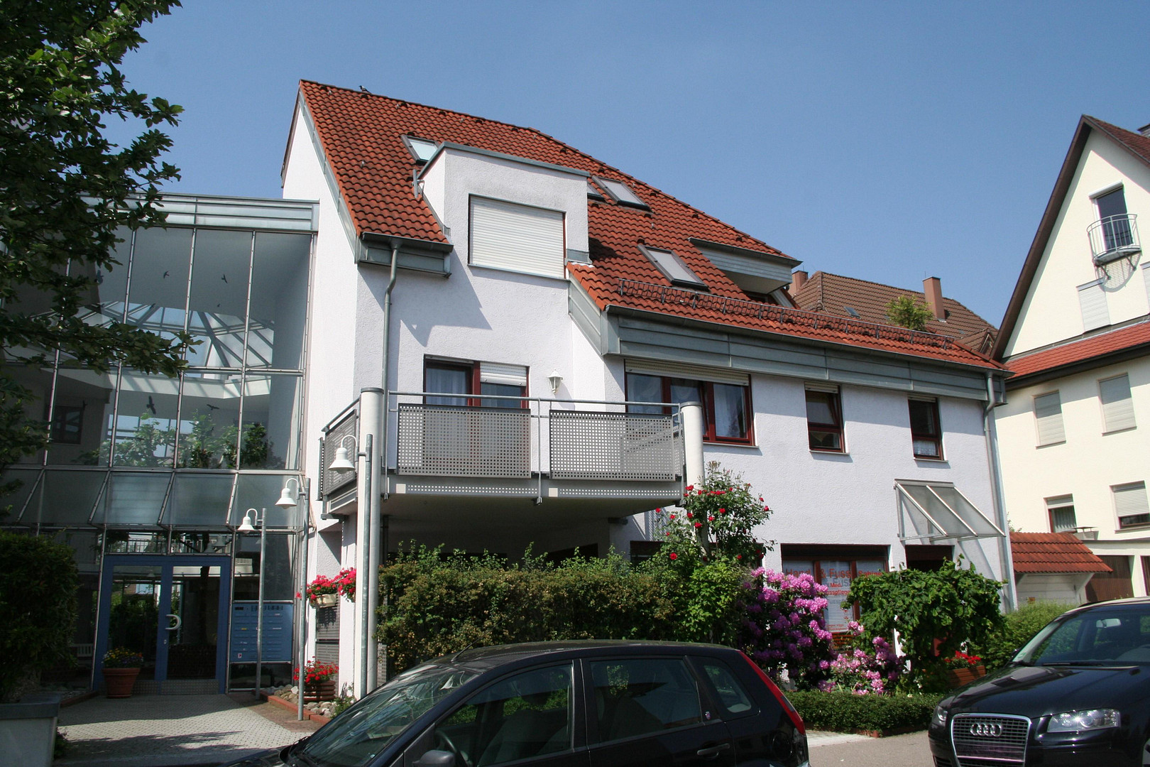 Stadtnah und ruhig: Gut geschnittene 2-Zi.-Wohnung mit Balkon & Tiefgarage – fußläufig zum Bahnhof