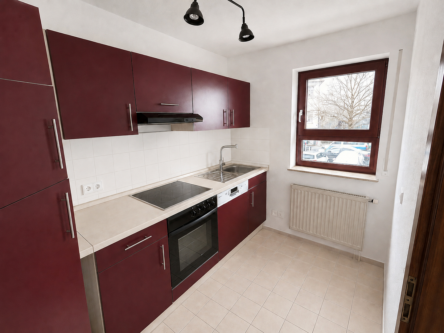 Stadtnah und ruhig: Gut geschnittene 2-Zi.-Wohnung mit Balkon & Tiefgarage – fußläufig zum Bahnhof – Alzentalstraße 2, 71083 Herrenberg – Vorschaubild 2
