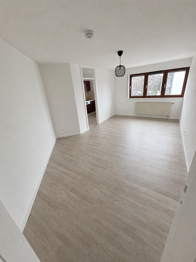 Stadtnah und ruhig: Gut geschnittene 2-Zi.-Wohnung mit Balkon & Tiefgarage – fußläufig zum Bahnhof – Alzentalstraße 2, 71083 Herrenberg – Vorschaubild 3