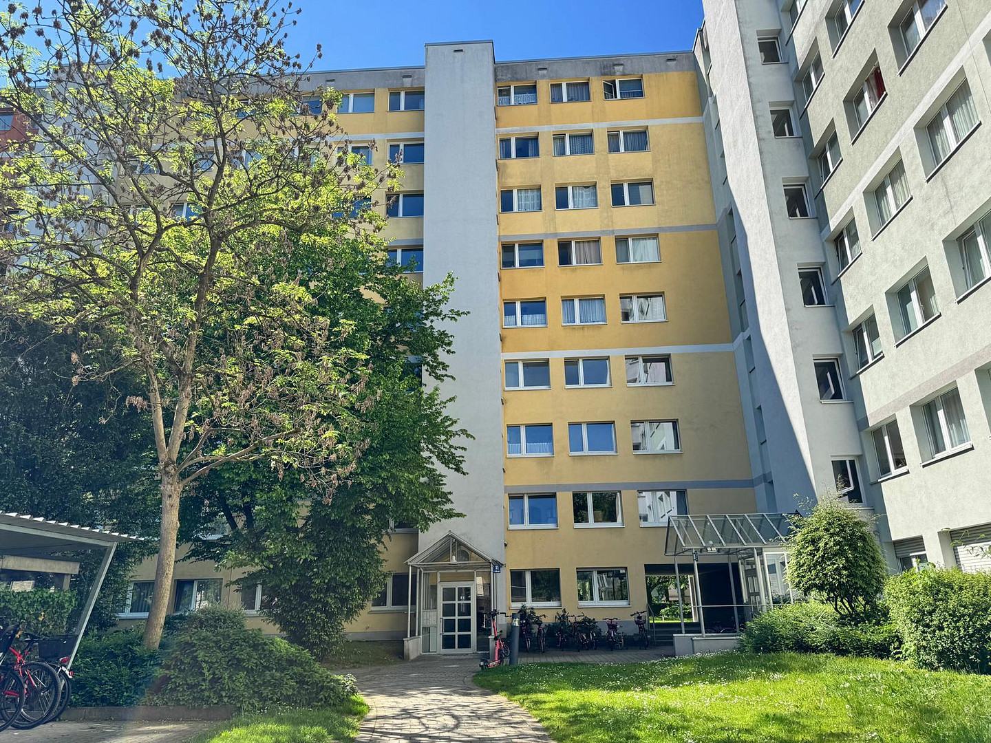 Kernsanierte 3 Zimmer EG Wohnung mit Terrasse in München Perlach – Strehleranger 11, 81735 München(Ramersdorf) – Vorschaubild 3