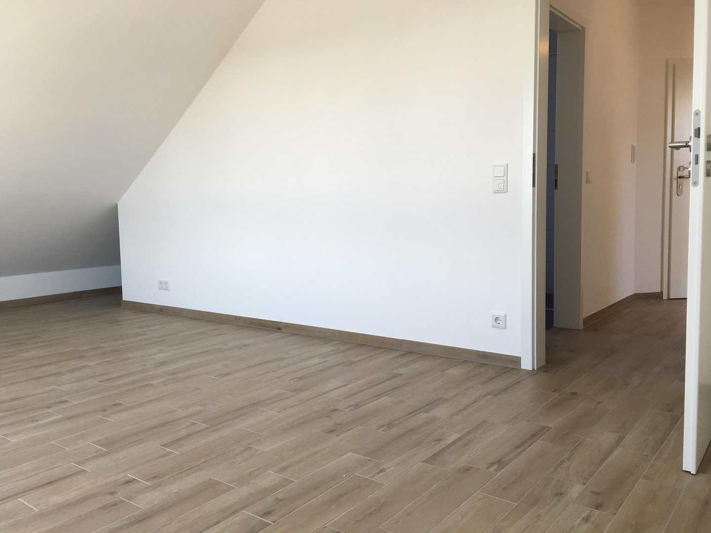 Hochwertige Dachgeschosswohnung in zentraler Lage in Gaimersheim – Gaimersheim – Vorschaubild 7