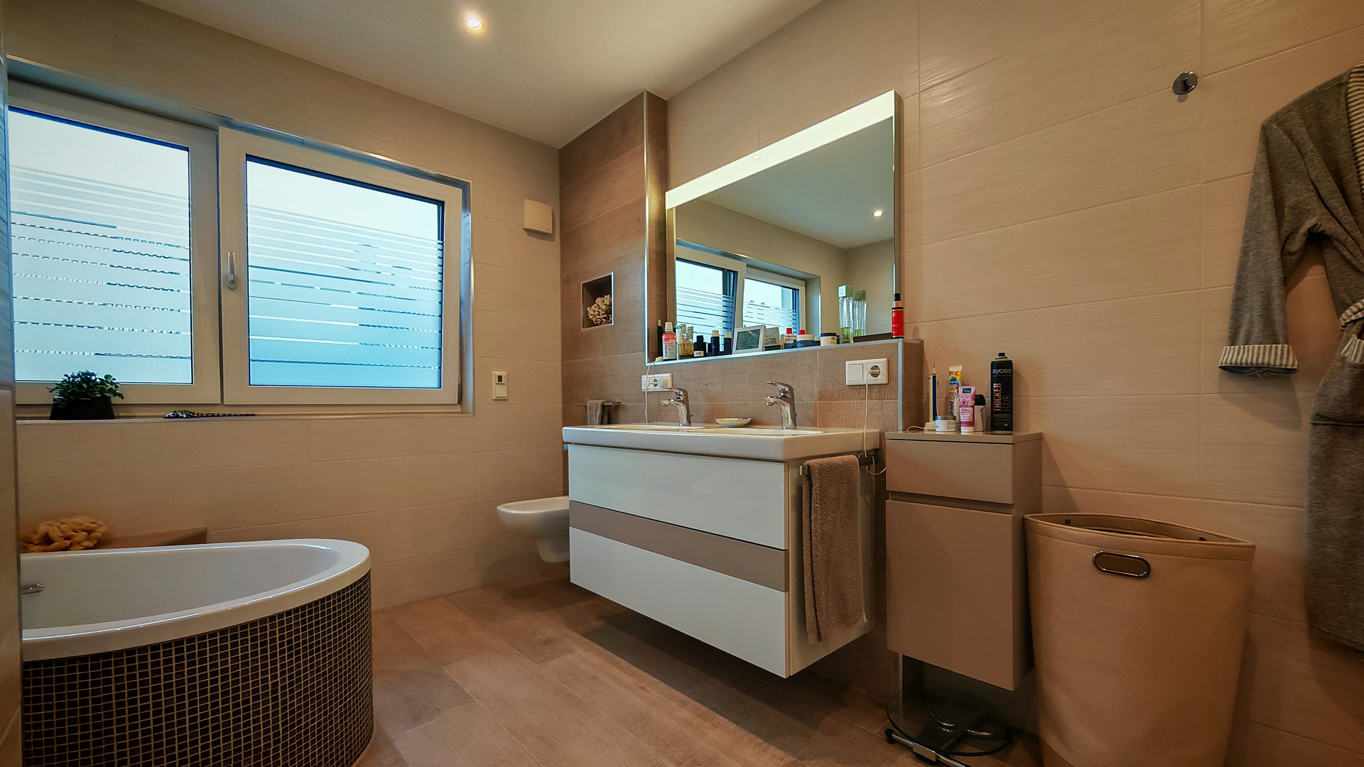 Zeitlose Eleganz trifft modernen Wohnkomfort – hochwertiges Reihenhaus mit exklusivem Interior – ALTDORF B. NUERNBERG(Altdorf bei Nürnberg) – Vorschaubild 25