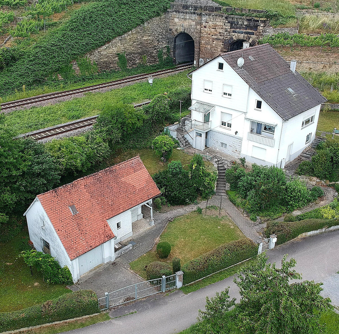 Ehemaliges Bahnwärterhaus in einmaliger Lage