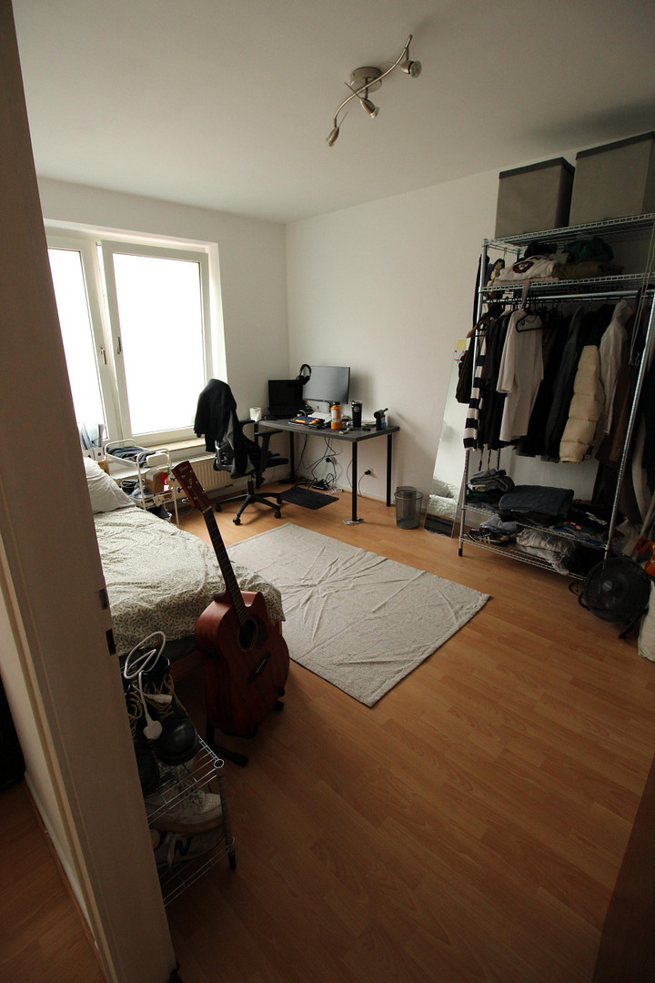 Schlafzimmer 1