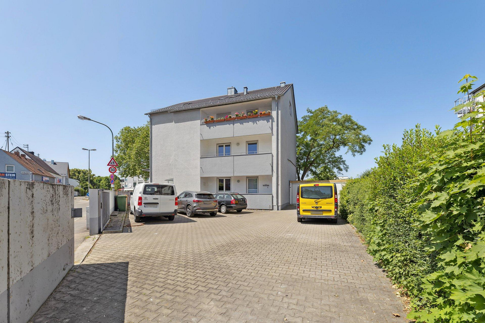 PROVISIONSFREI: komplett sanierte 3-ZKB mit Stellplatz und 2 Balkonen in Top Lage! – Bürgermeister-Bohl-Str. 24, 86157 Augsburg(Pfersee) – Vorschaubild 35