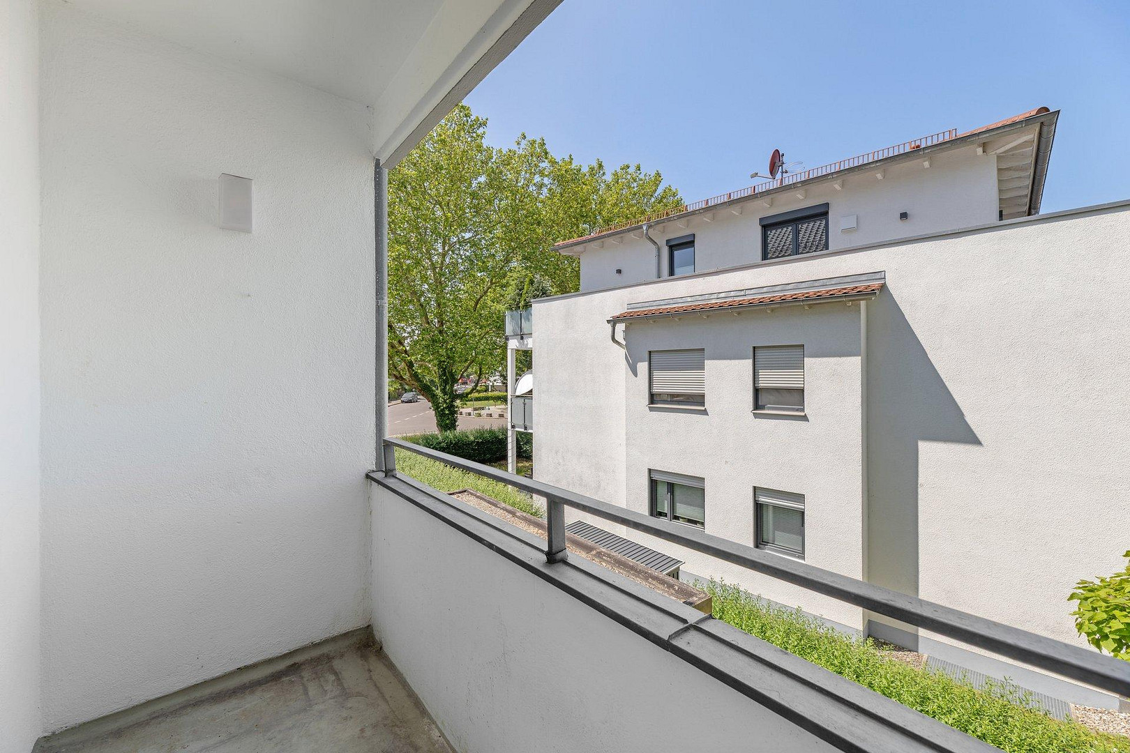 PROVISIONSFREI: komplett sanierte 3-ZKB mit Stellplatz und 2 Balkonen in Top Lage! – Bürgermeister-Bohl-Str. 24, 86157 Augsburg(Pfersee) – Vorschaubild 19