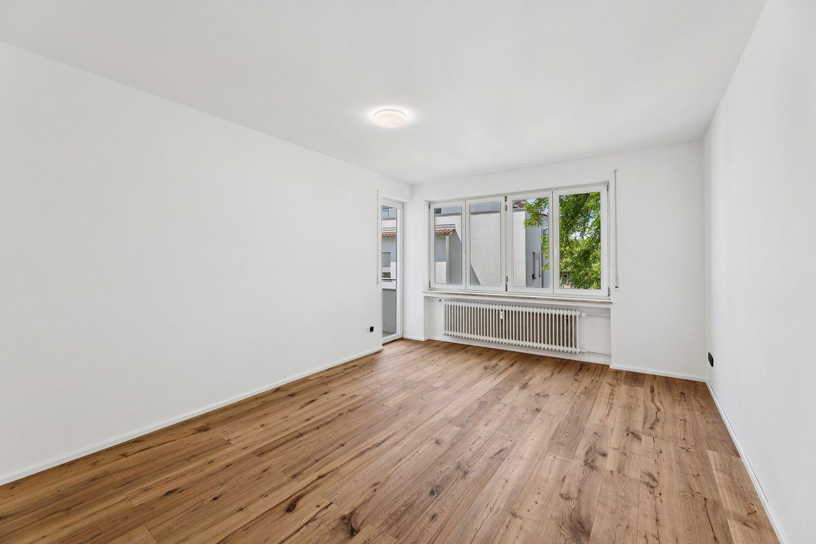 PROVISIONSFREI: komplett sanierte 3-ZKB mit Stellplatz und 2 Balkonen in Top Lage! – Bürgermeister-Bohl-Str. 24, 86157 Augsburg(Pfersee) – Vorschaubild 4