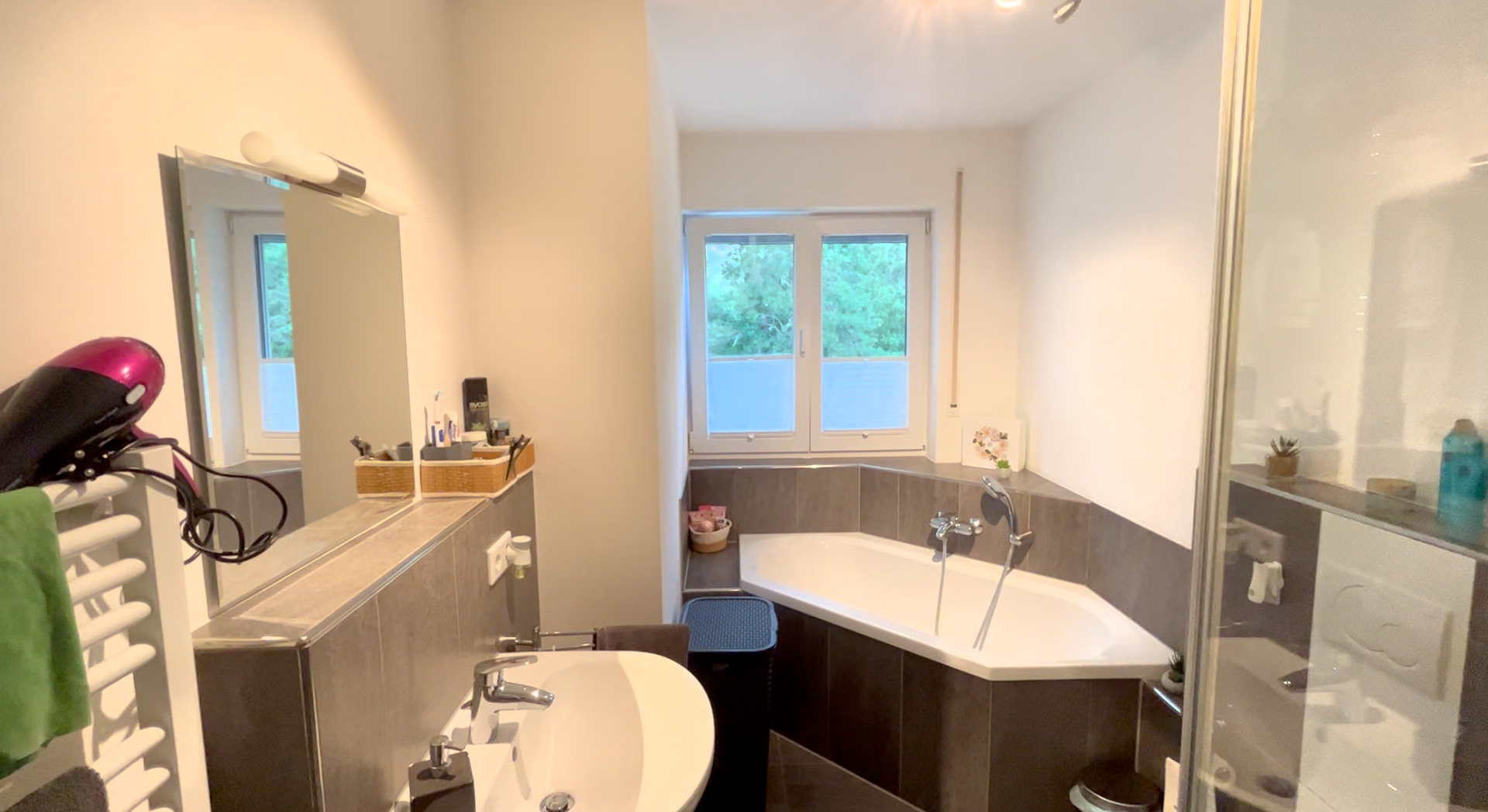 Wunderschöne und Helle Eigentumswohnung, Großer Balkon! – Senserbergstraße 1, 82256 Fürstenfeldbruck – Vorschaubild 5